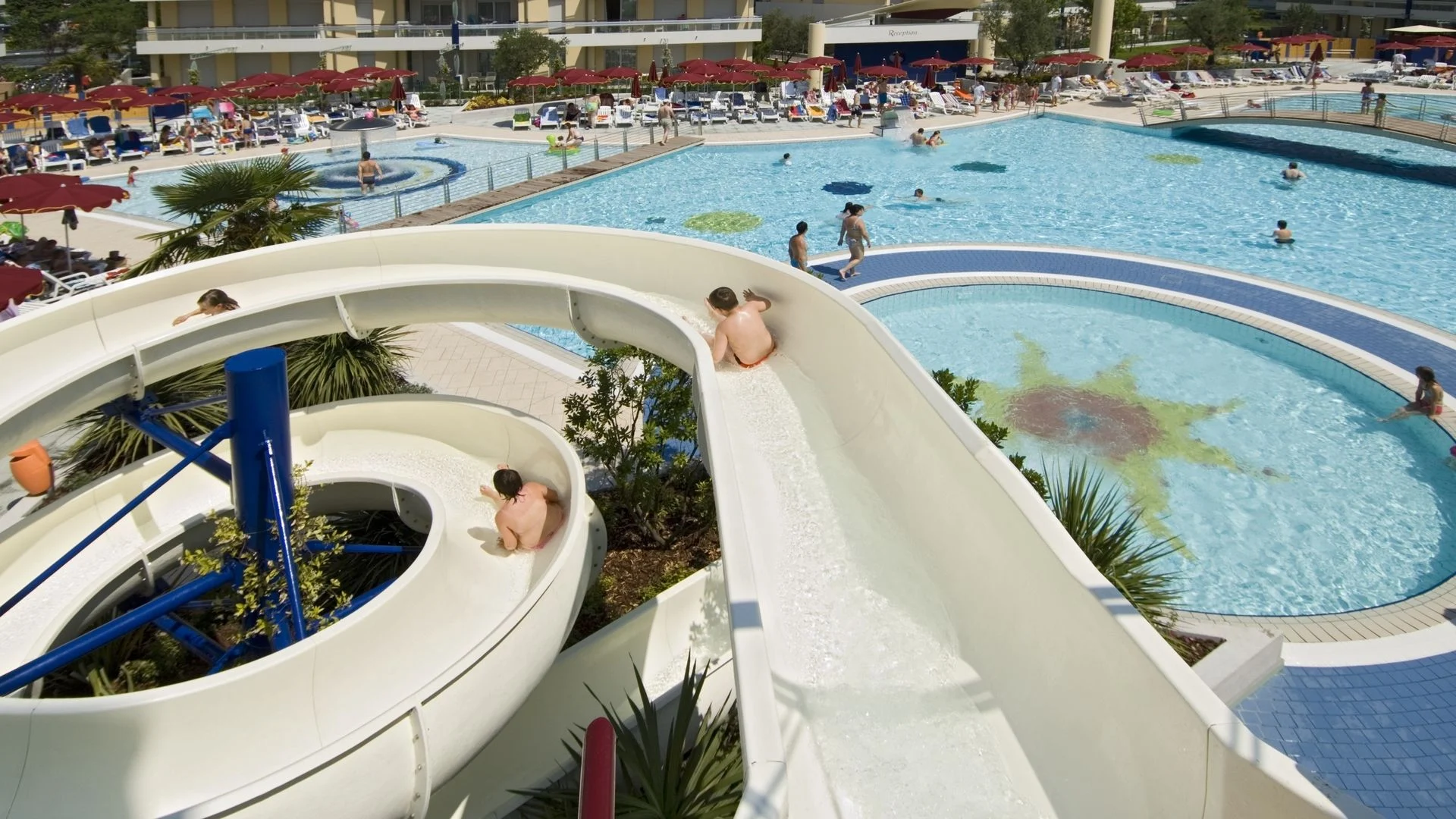 Foto degli scivoli in piscina